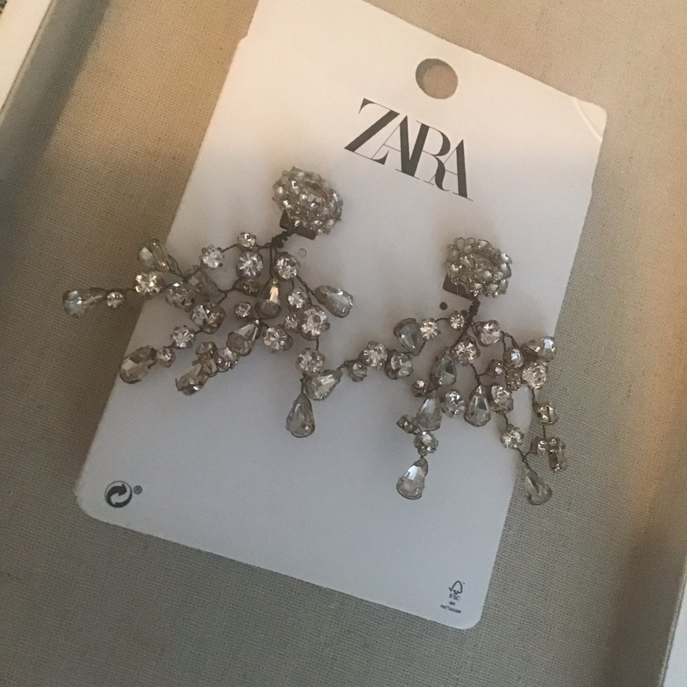 Zara Gold tone Botanical Statement Earrings.Brand New - Picture 3 of 4
